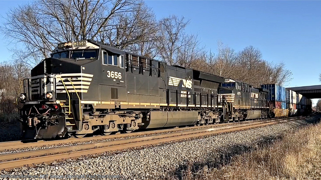 NS 3656 west starts up the second meet.